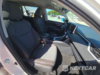 2025 Toyota RAV4 XLE - zdjęcie 8 z 23 - miniatura