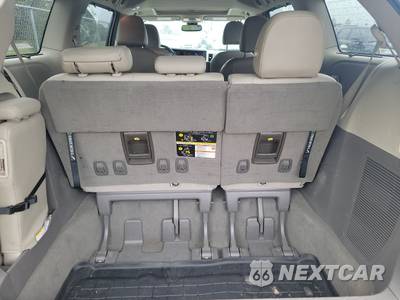 2019 Toyota Sienna XLE 8-Passenger 119.3" WB - zdjęcie 18 z 21 - miniatura