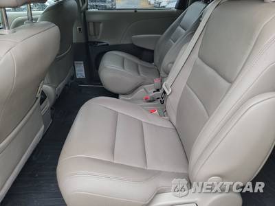 2019 Toyota Sienna XLE 8-Passenger 119.3" WB - zdjęcie 13 z 21 - miniatura