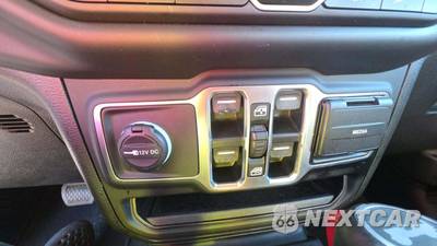 2020 Jeep Wrangler Unlimited Sahara - zdjęcie 23 z 28 - miniatura
