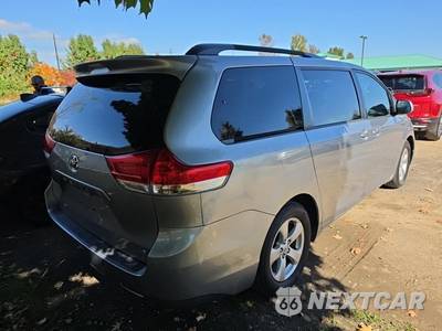 2014 Toyota Sienna LE 8-Passenger 119.3" WB - zdjęcie 4 z 23 - miniatura