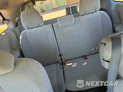 2014 Toyota Sienna LE 8-Passenger 119.3" WB - zdjęcie 17 z 23 - miniatura