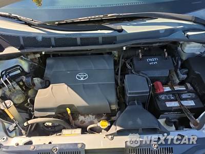 2014 Toyota Sienna LE 8-Passenger 119.3" WB - zdjęcie 19 z 23 - miniatura