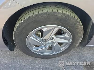 2025 Hyundai Elantra SE - zdjęcie 8 z 21 - miniatura
