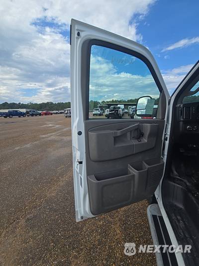 2025 Chevrolet Express 2500 Cargo Van 1WT 135.0" WB - zdjęcie 9 z 29 - miniatura