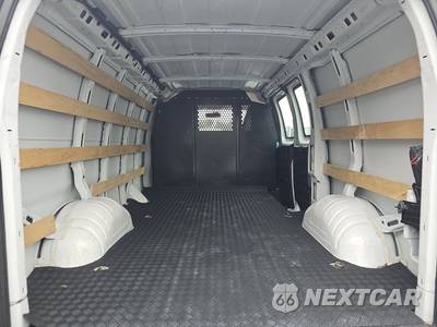 2025 GMC Savana 2500 Cargo Van 1WT 135.0" WB - zdjęcie 15 z 28 - miniatura