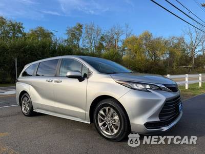 2023 Toyota Sienna LE 8-Passenger 120.5" WB
