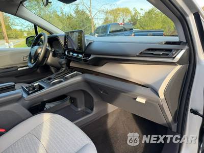 2023 Toyota Sienna LE 8-Passenger 120.5" WB - zdjęcie 12 z 42 - miniatura