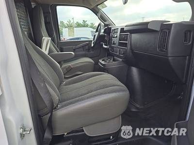 2025 GMC Savana 2500 Cargo Van 1WT 135.0" WB - zdjęcie 8 z 24 - miniatura