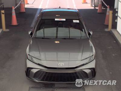 2025 Toyota Camry SE - zdjęcie 2 z 18 - miniatura