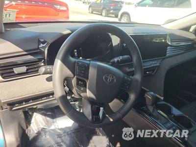 2025 Toyota Camry XLE - zdjęcie 10 z 17 - miniatura