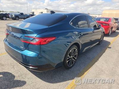 2025 Toyota Camry XLE - zdjęcie 4 z 17 - miniatura