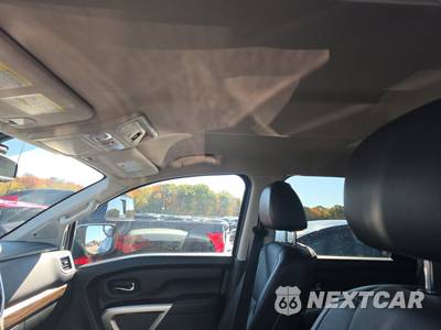 2018 Nissan TITAN SL Crew Cab Short Bed - zdjęcie 17 z 36 - miniatura