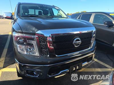 2018 Nissan TITAN SL Crew Cab Short Bed - zdjęcie 2 z 36 - miniatura
