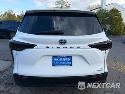 2022 Toyota Sienna LE 8-Passenger 120.5" WB - zdjęcie 5 z 39 - miniatura