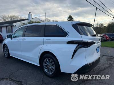 2022 Toyota Sienna LE 8-Passenger 120.5" WB - zdjęcie 4 z 39 - miniatura