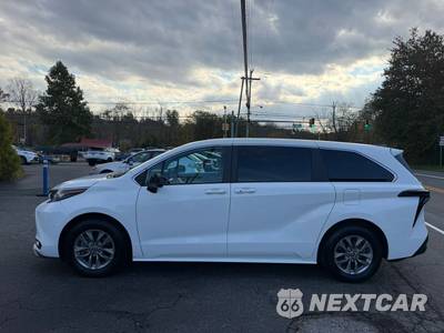 2022 Toyota Sienna LE 8-Passenger 120.5" WB - zdjęcie 8 z 39 - miniatura