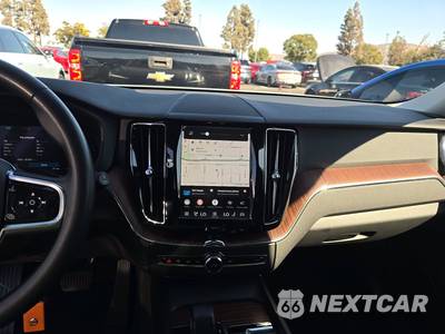 2024 Volvo XC60 B5 Plus Dark Theme - zdjęcie 11 z 32 - miniatura