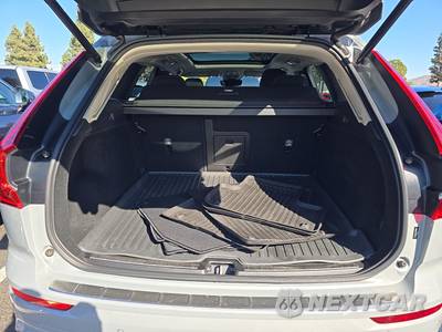 2024 Volvo XC60 B5 Plus Dark Theme - zdjęcie 16 z 32 - miniatura