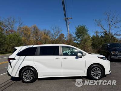 2022 Toyota Sienna LE 8-Passenger 120.5" WB - zdjęcie 7 z 39 - miniatura