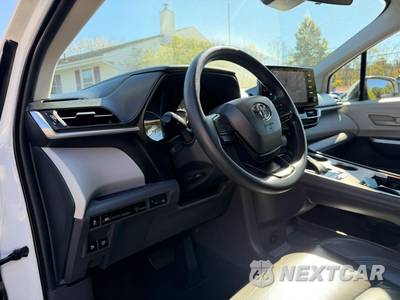 2022 Toyota Sienna LE 8-Passenger 120.5" WB - zdjęcie 10 z 39 - miniatura