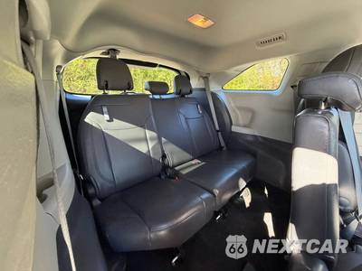 2022 Toyota Sienna LE 8-Passenger 120.5" WB - zdjęcie 21 z 39 - miniatura
