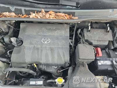 2014 Toyota Sienna XLE 8-Passenger 119.3" WB - zdjęcie 16 z 29 - miniatura