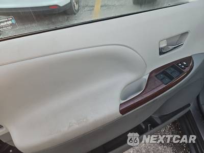 2014 Toyota Sienna XLE 8-Passenger 119.3" WB - zdjęcie 9 z 29 - miniatura