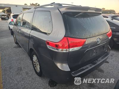 2014 Toyota Sienna XLE 8-Passenger 119.3" WB - zdjęcie 6 z 29 - miniatura