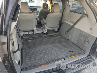 2014 Toyota Sienna XLE 8-Passenger 119.3" WB - zdjęcie 17 z 29 - miniatura
