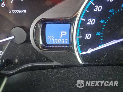 2014 Toyota Sienna XLE 8-Passenger 119.3" WB - zdjęcie 12 z 29 - miniatura