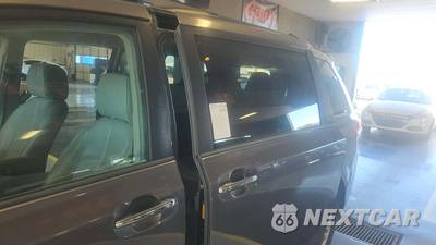 2014 Toyota Sienna XLE 8-Passenger 119.3" WB - zdjęcie 27 z 29 - miniatura