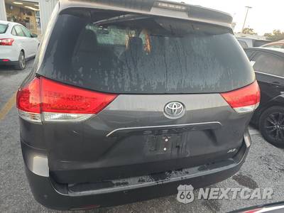 2014 Toyota Sienna XLE 8-Passenger 119.3" WB - zdjęcie 5 z 29 - miniatura