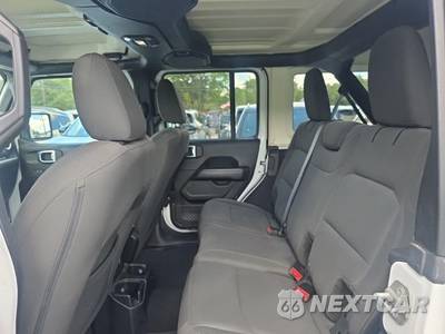 2018 Jeep Wrangler Unlimited Sahara - zdjęcie 16 z 25 - miniatura