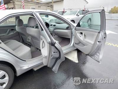 2011 Toyota Camry LE - zdjęcie 17 z 22 - miniatura