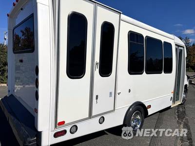 2019 Ford Super Duty E-450 Cutaway DRW - zdjęcie 9 z 49 - miniatura