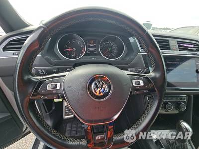 2021 Volkswagen Tiguan SE R-Line Black - zdjęcie 10 z 24 - miniatura