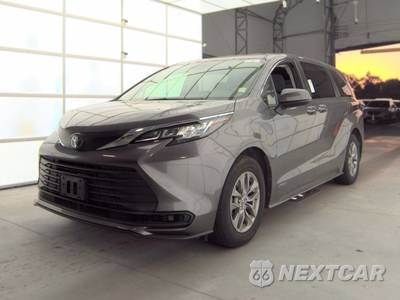 2021 Toyota Sienna LE 8-Passenger 120.5" WB