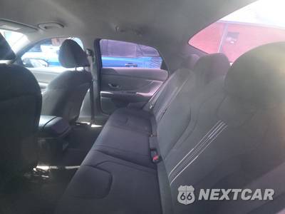 2025 Hyundai Elantra SEL Sport - zdjęcie 13 z 18 - miniatura
