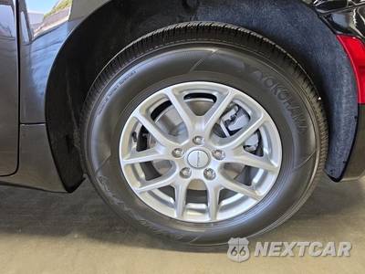 2027 Chrysler Pacifica Select 121.6" WB - zdjęcie 11 z 21 - miniatura