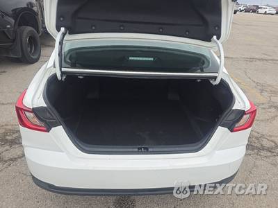2025 Toyota Camry LE - zdjęcie 16 z 23 - miniatura