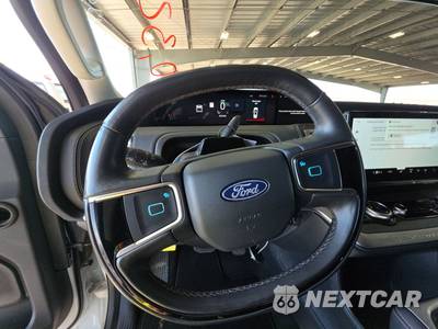 2025 Ford Expedition Platinum - zdjęcie 10 z 30 - miniatura