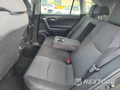 2025 Toyota RAV4 Hybrid XLE - zdjęcie 13 z 33 - miniatura