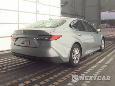 2025 Toyota Camry LE - zdjęcie 4 z 26 - miniatura