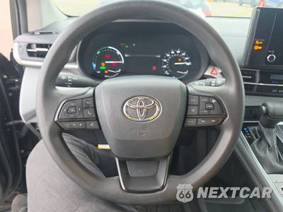 2025 Toyota Sienna LE 8-Passenger 120.5" WB - zdjęcie 10 z 30 - miniatura