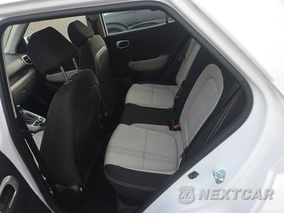 2025 Hyundai Venue SEL - zdjęcie 13 z 25 - miniatura