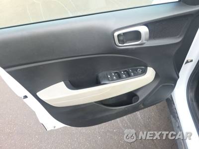 2025 Hyundai Venue SEL - zdjęcie 9 z 25 - miniatura