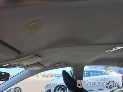 2025 Toyota Camry LE - zdjęcie 17 z 25 - miniatura