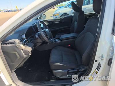 2025 Toyota Camry LE - zdjęcie 7 z 25 - miniatura