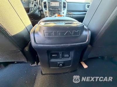 2018 Nissan TITAN SV Crew Cab Short Bed - zdjęcie 28 z 54 - miniatura